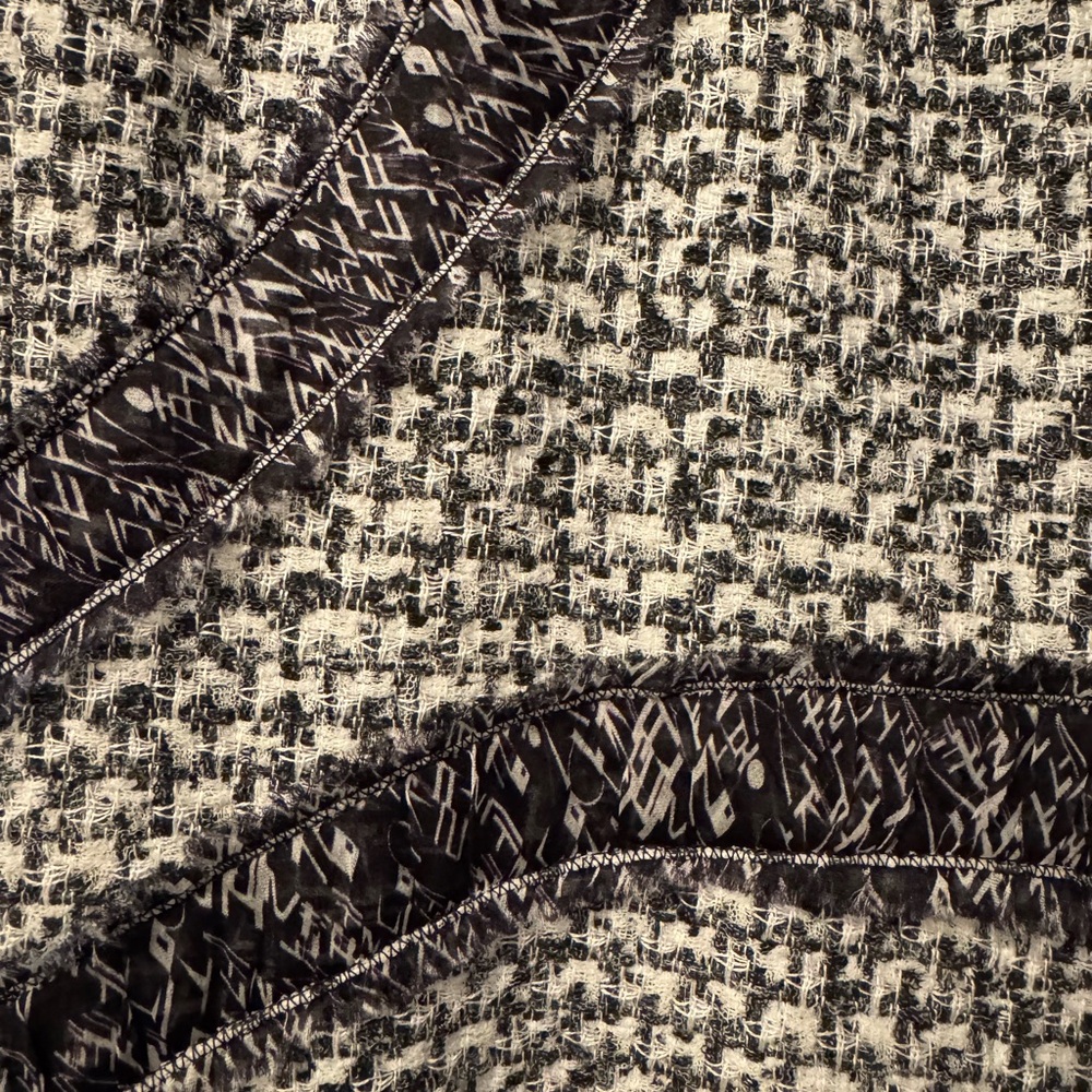 Authentic! Chanel 2013 Black and White Tweed Dress - Picture 4 of 10
